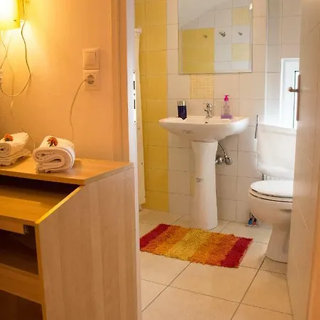 公寓 Cozy Maisonette 卡梅纳维洛拉