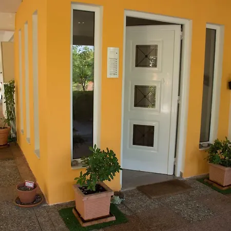 Cozy Maisonette 公寓