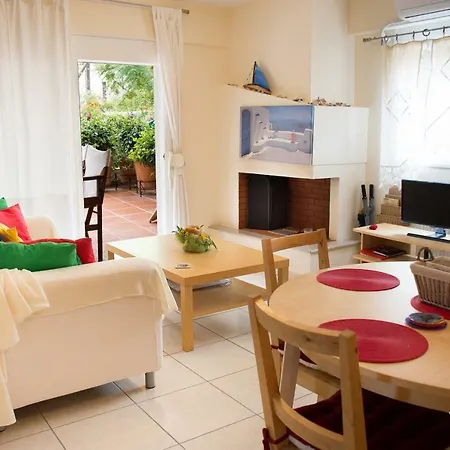 Cozy Maisonette * Καμένα Βούρλα